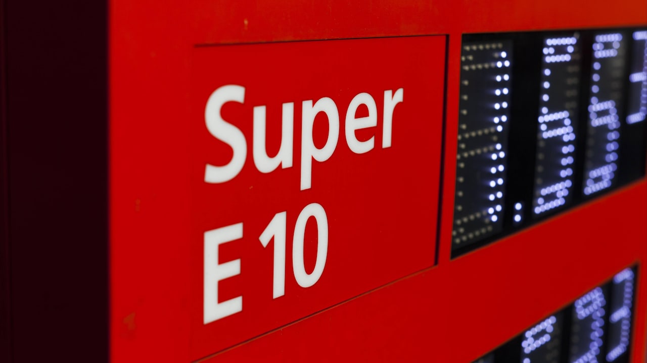 4227 E10 Total gas station: GERMANY,BERLIN, BERLIN, (GERMANY,EUROPE), March 9th, 2011: Signs indicate the new fuel E10 at a gas station of the mineral oil company Total in Berlin. E10 Total gas station