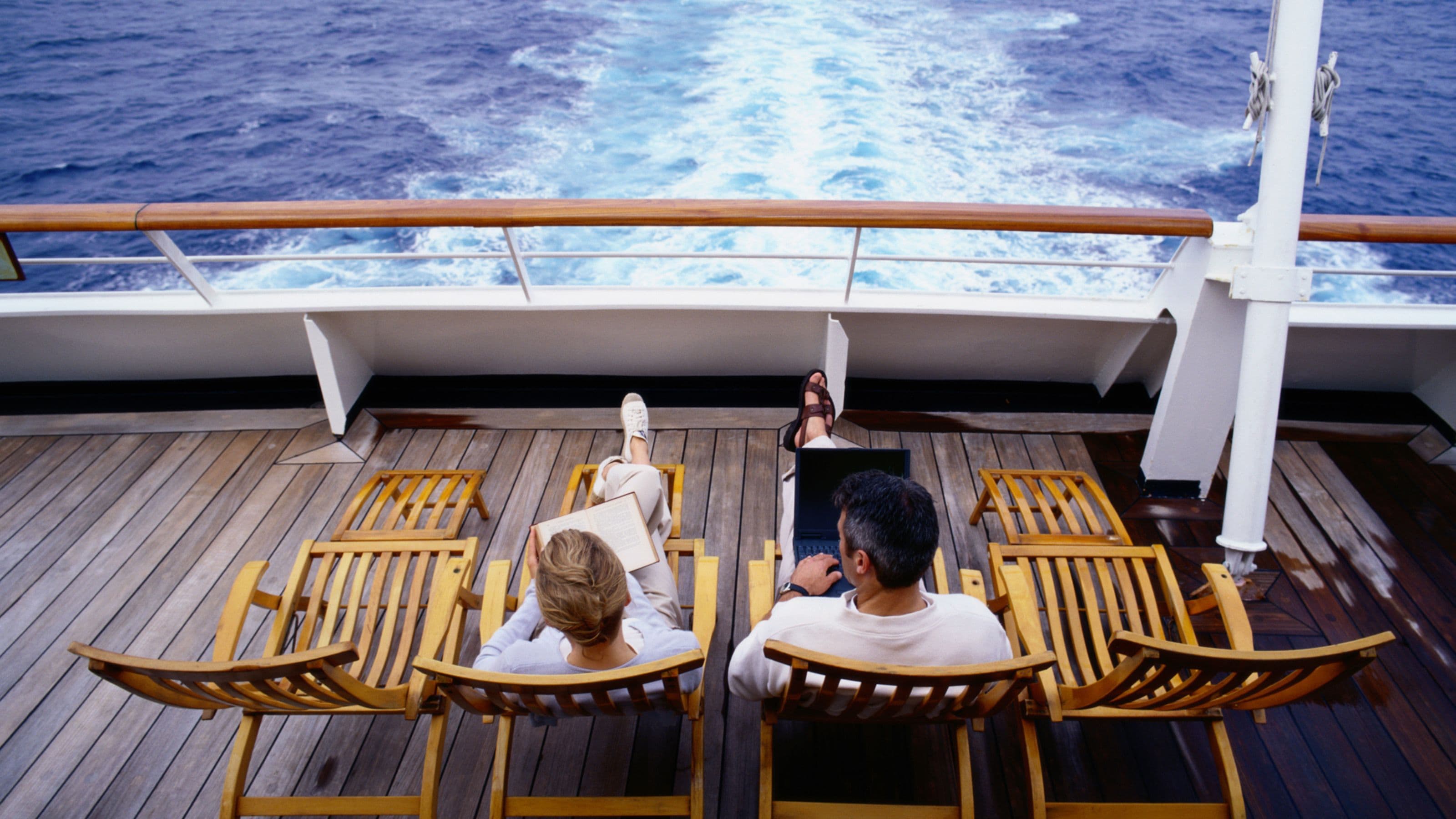 Black ring or pineapple jewelry? For some cruise guests, these aren't fashion accessories, but secret identifying marks. (Symbolic image: Getty Images)