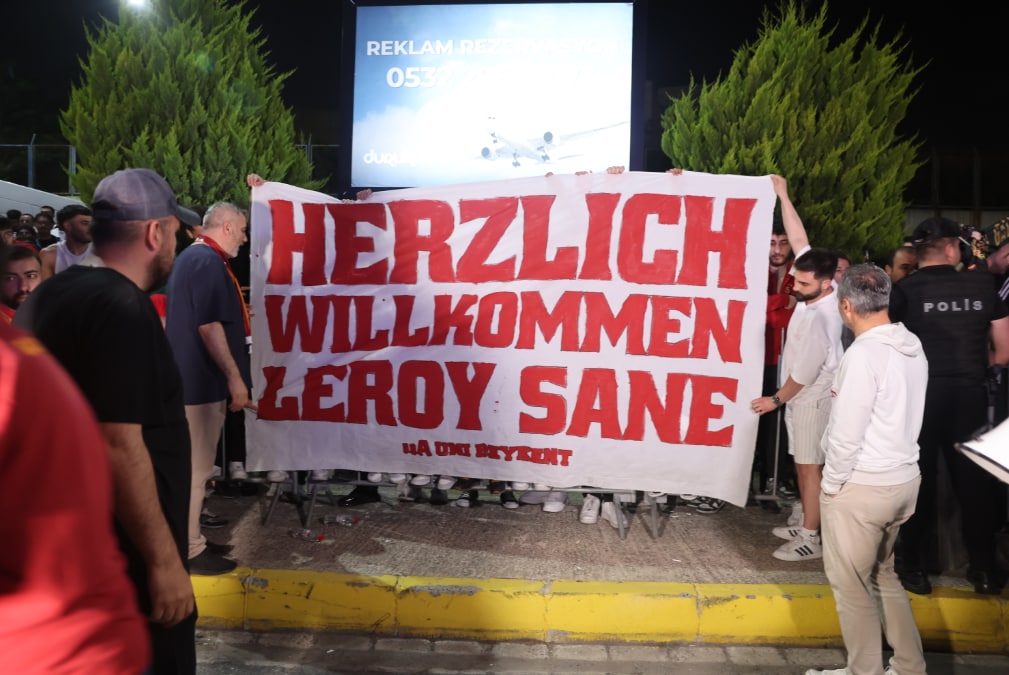 Fans welcome national player Leroy Sane at Istanbul airport.