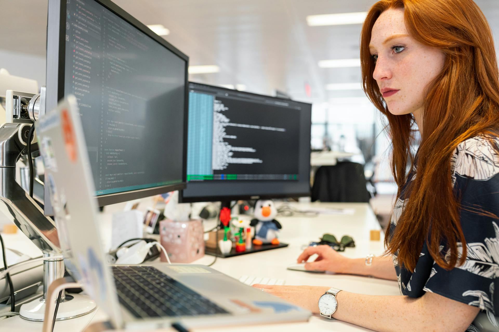 Eigentlich sollte Technik unsere Arbeit erleichtern und Stress verringern – stattdessen bringt sie neue Belastung. © Pexels