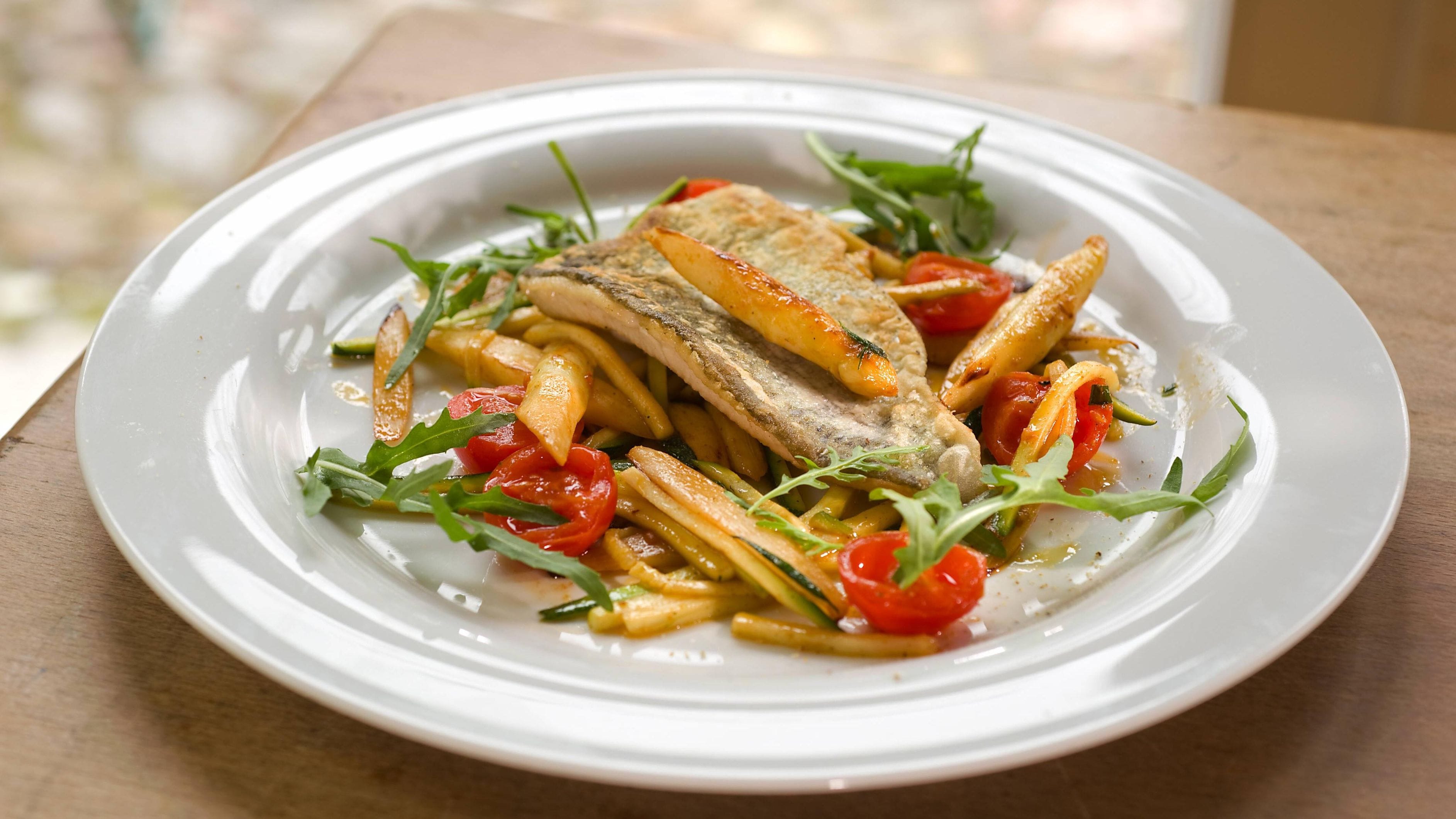 Pescetarier sind Menschen, die sich an einer speziellen Ernährungsform orientieren: Sie essen kein Fleisch von Landtieren wie Rind, Schwein oder Geflügel, jedoch Fisch und Meeresfrüchte. … <a href="https://praxistipps.focus.de/pescetarier-das-steckt-dahinter_111138"> ... mehr</a>