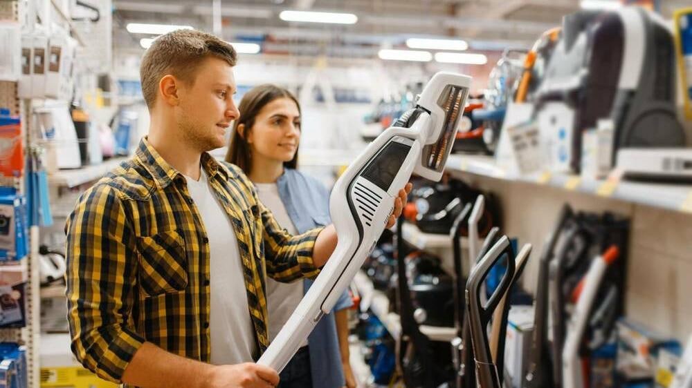 Dyson oder Shark: Beide sind zwei führende Marken im Bereich der Staubsauger- und Föhntechnik. Beide bieten eine Vielzahl von Modellen mit unterschiedlichen Funktionen und Preisklassen an. Lernen Sie die Unterschiede zwischen Dyson und Shark verstehen, können Sie auch besser beim Kauf auswählen. … <a href="https://praxistipps.focus.de/dyson-oder-shark-faktoren-die-bei-der-entscheidung-helfen-koennen_187769"> ... mehr</a>
