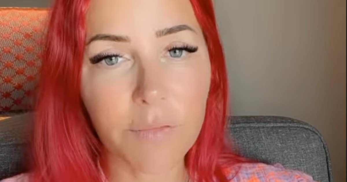 Dana Diekmeier parts ways with the medical team: |