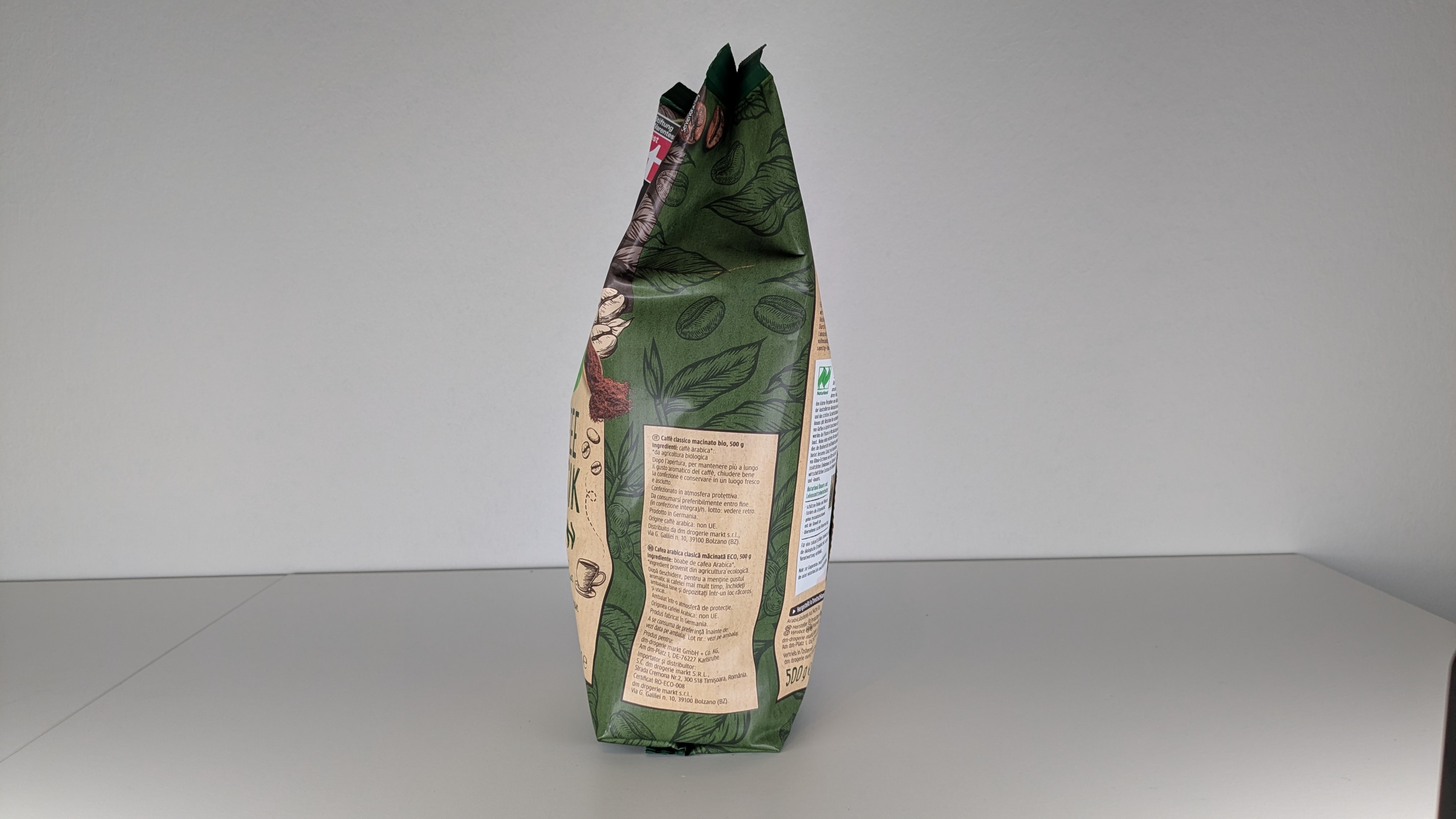 DM Bio Kaffee Klassik von der Seite.