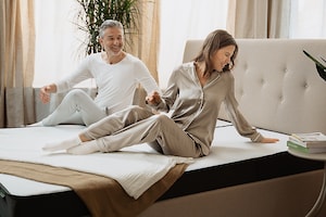 Bien dormir à prix cassé : matelas réversible de marque à partir de 526,55 euros.