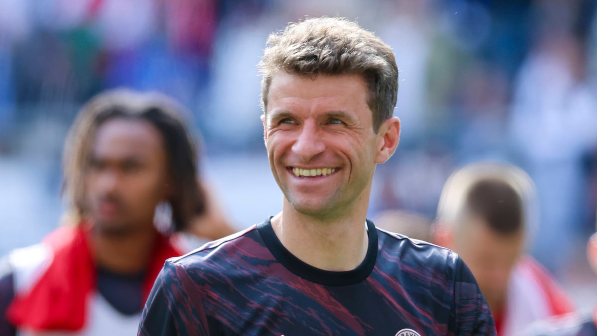 Thomas Müller probiert mal was ganz Neues aus.