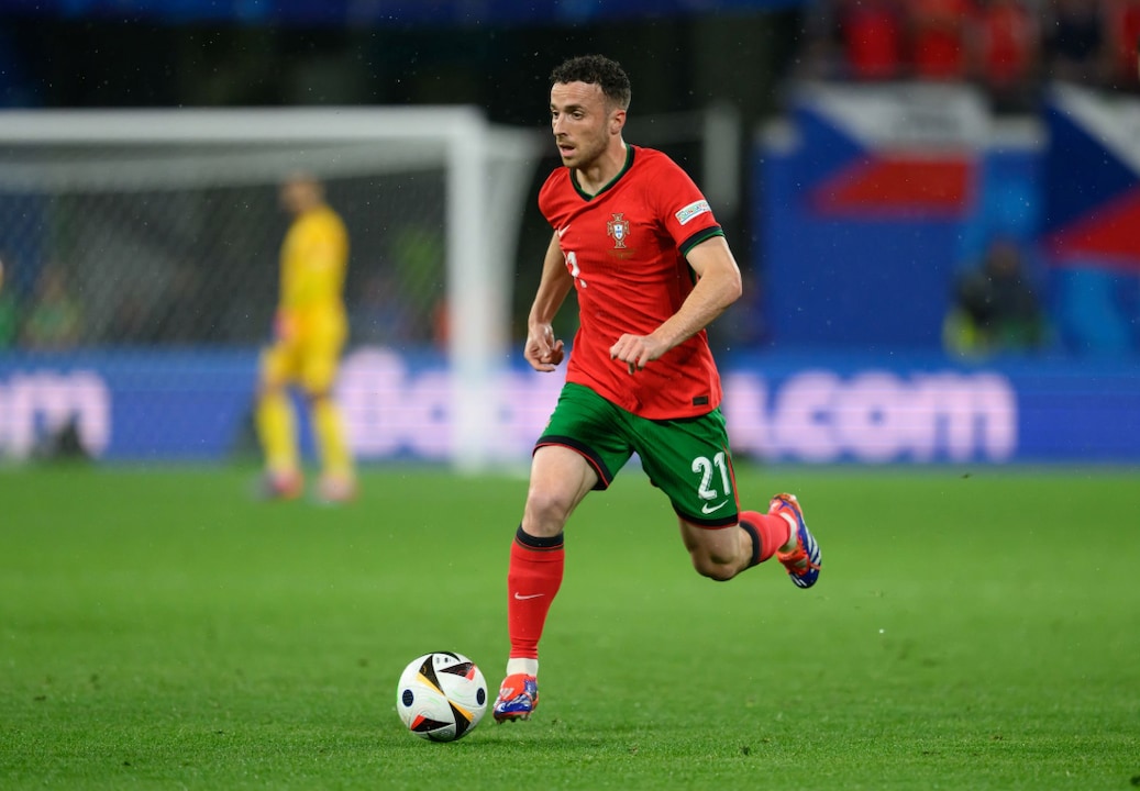 El futbolista internacional portugués Diogo Jota del Liverpool FC murió en un accidente de tráfico en España.