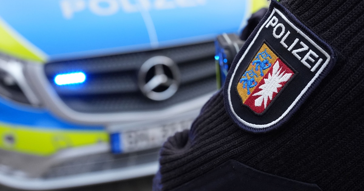 Neuenbrook: 17-year-old seriously injured in knife attack in residential ...