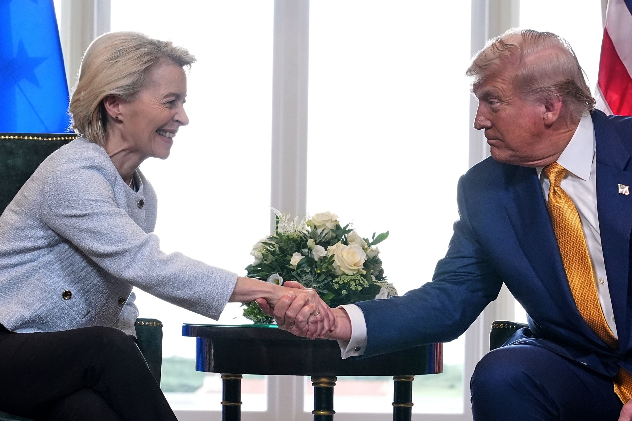 US-Präsident Trump (r) trifft von der Leyen in Schottland