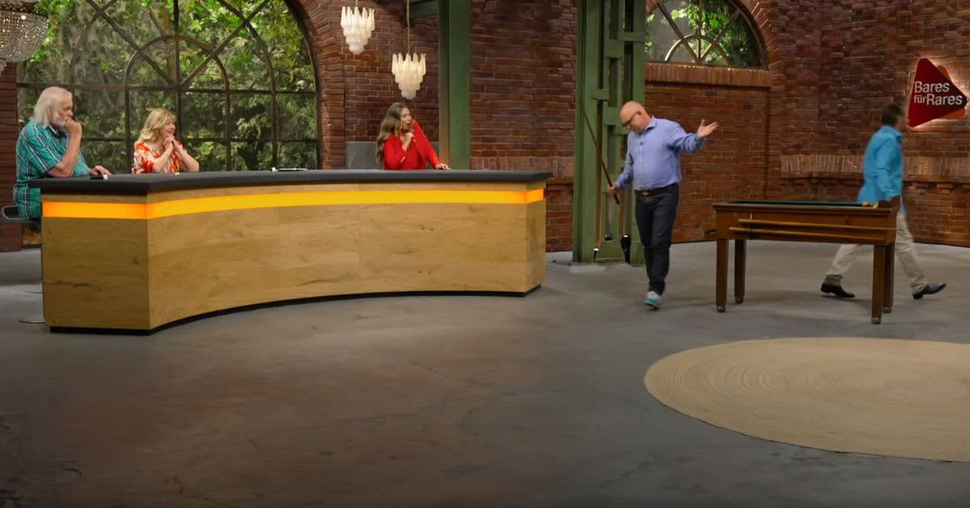 Pauritsch kann's nicht glauben: Leo hat mit einem Versuch geschafft, was er in fünfen nicht hinbekam.