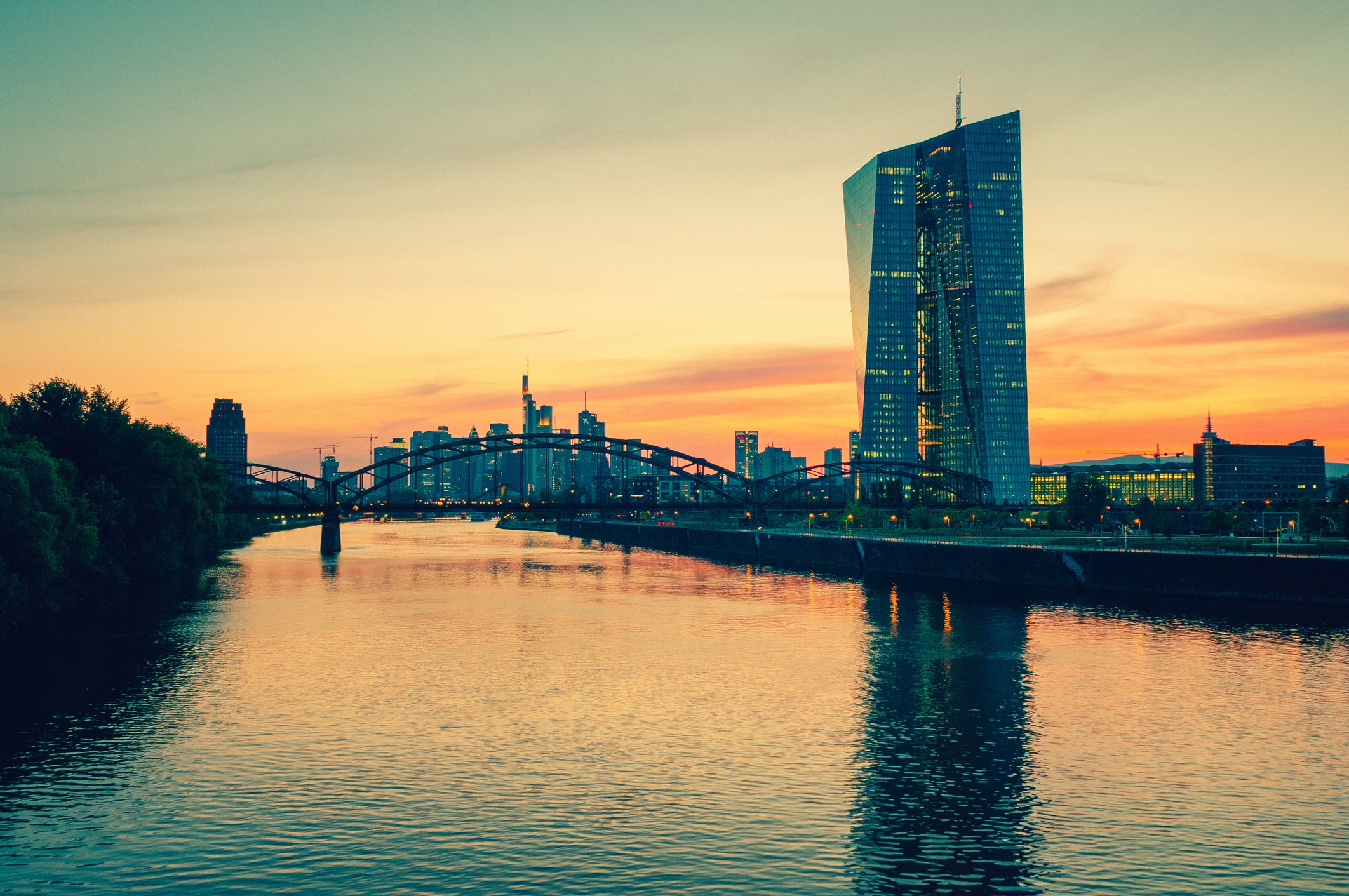 Die EZB warnt erneut: Gold-Derivate könnten laut Bericht das Finanzsystem gefährden.