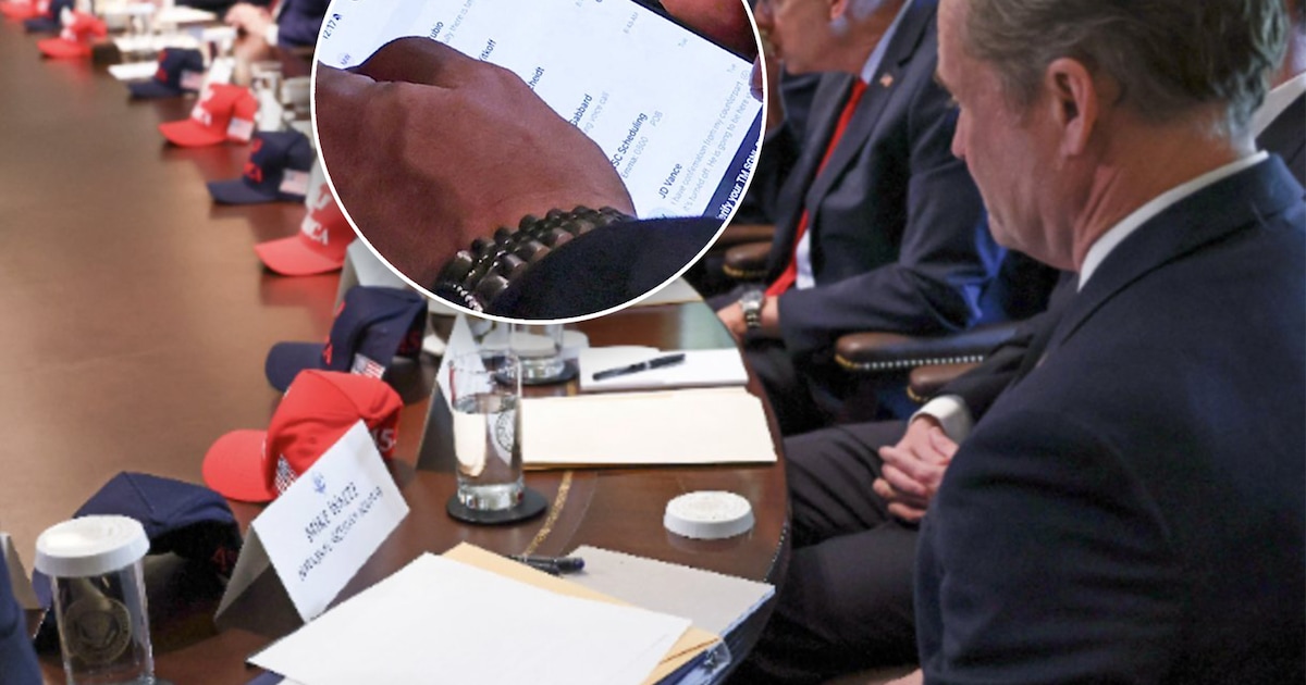 „Unglaublich“: Foto zeigt, was Skandal-Politiker auf seinem Handy checkt