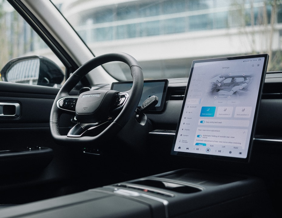 Uma olhada no cockpit do Jaecoo 7: Dois grandes displays, iluminação ambiente e materiais de alta qualidade visam enfatizar as reivindicações premium da marca chinesa.