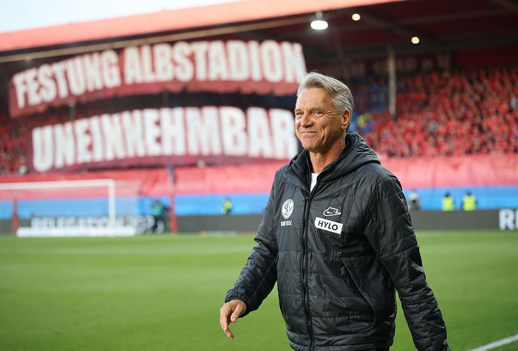 Horst Steffen verpasste vor kurzem mit Elversberg den Aufstieg - jetzt trainiert er Werder Bremen