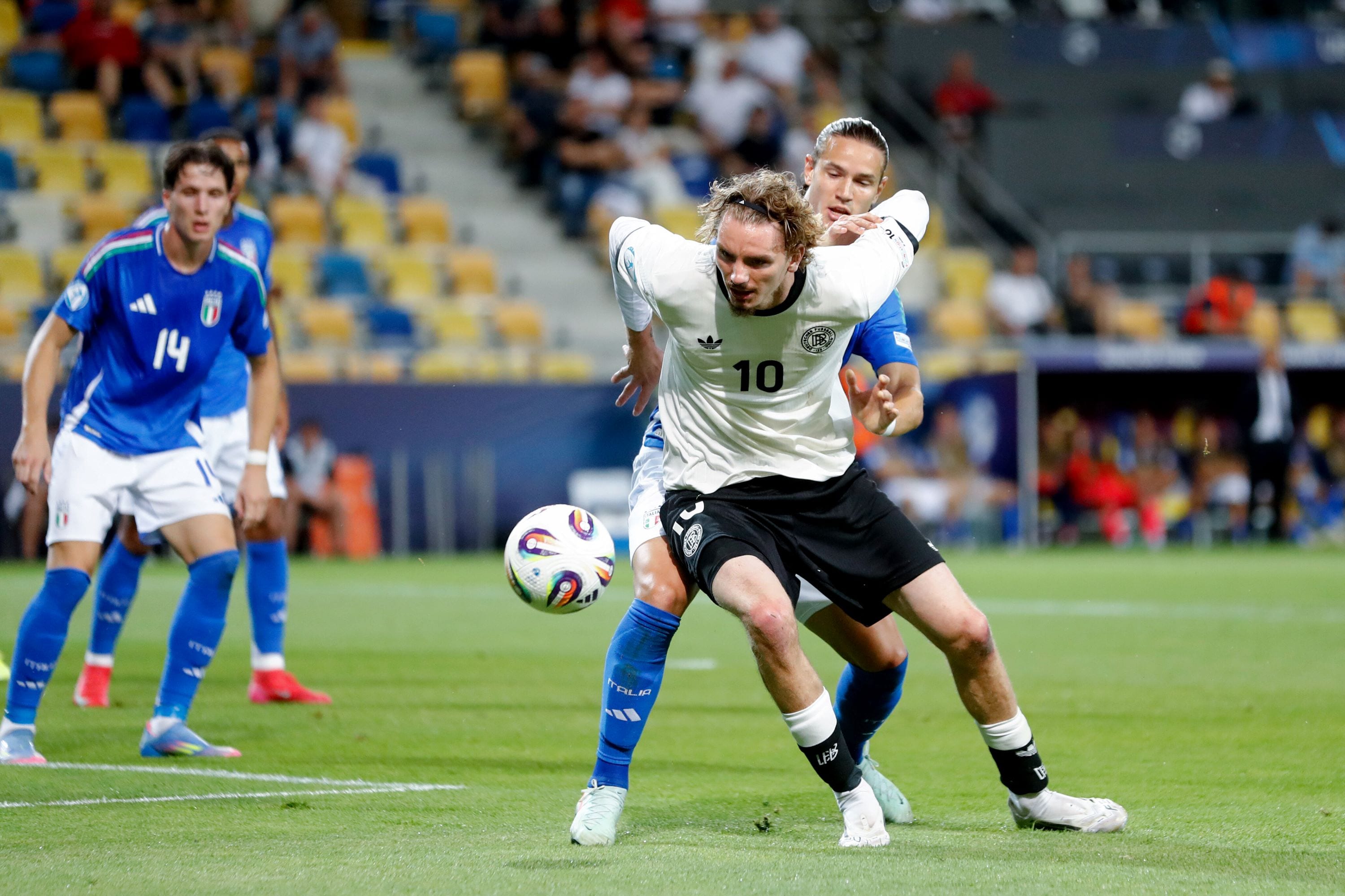 El alemán Nick Woltemade en los cuartos de final del Campeonato Europeo Sub-21 contra Italia