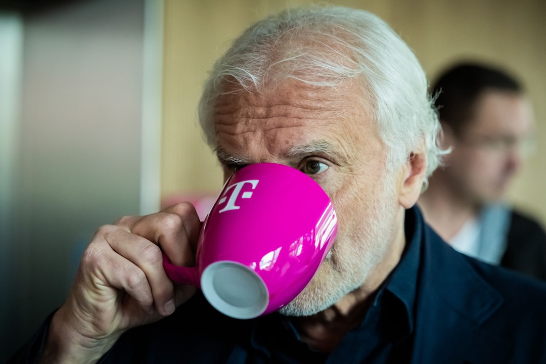 Dyrektor sportowy DFB Rudi Völler na konferencji prasowej Telekomu w sprawie przyznania praw do Mistrzostw Świata 2026