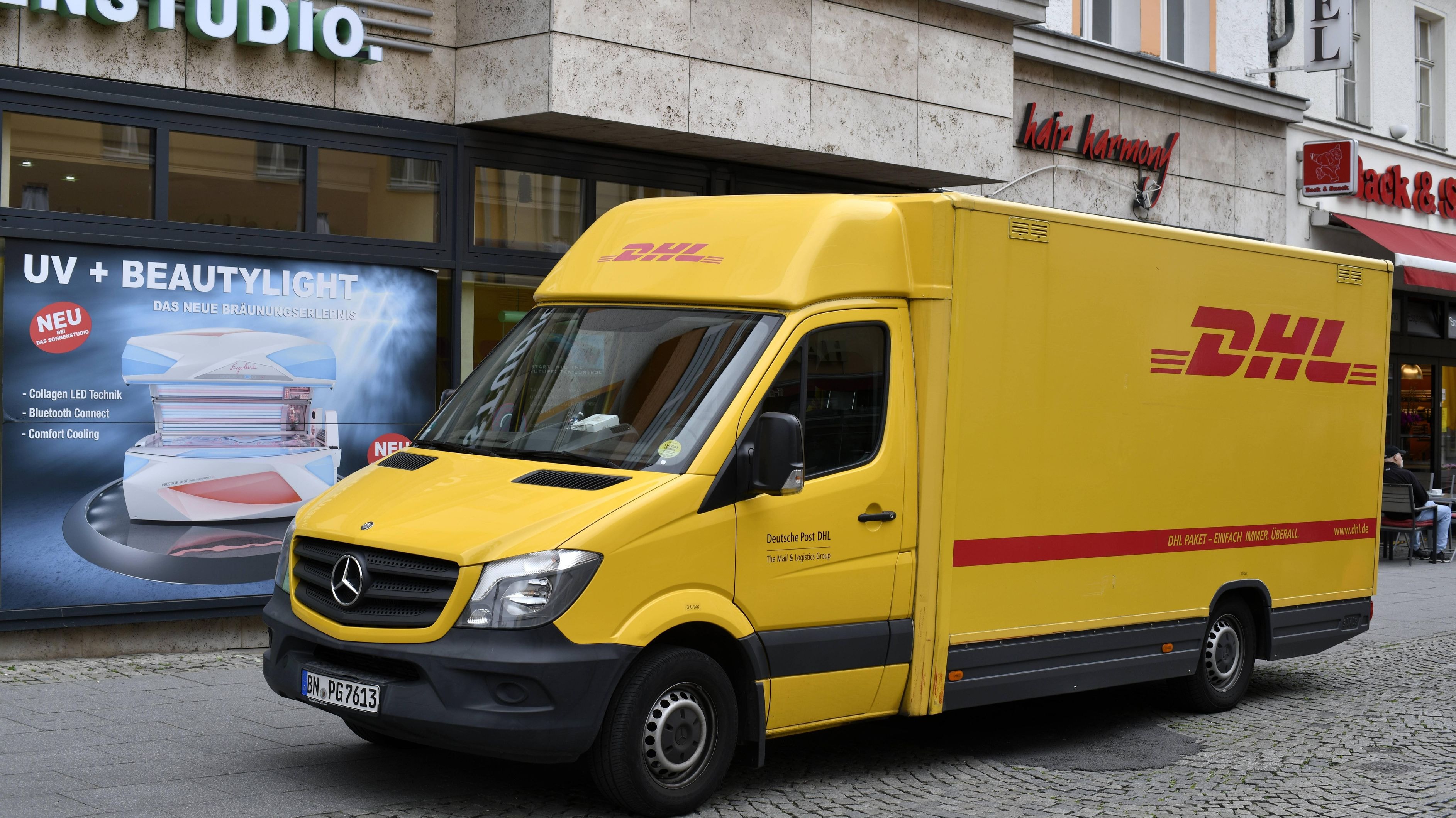 Zu welcher Uhrzeit Ihre DHL-Lieferung voraussichtlich bei Ihnen eintreffen wird, ist häufig genauso wichtig zu wissen, wie das Lieferdatum selbst. … <a href="https://praxistipps.focus.de/dhl-lieferzeiten-zu-diesen-uhrzeiten-koennen-sie-mit-ihrem-paket-rechnen_101631"> ... mehr</a>