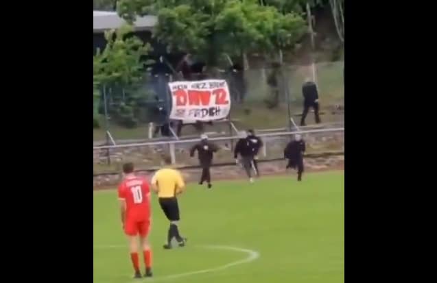 Disturbios en el partido por el campeonato B-Junior entre Erzgebirge Aue y FSV Zwickau