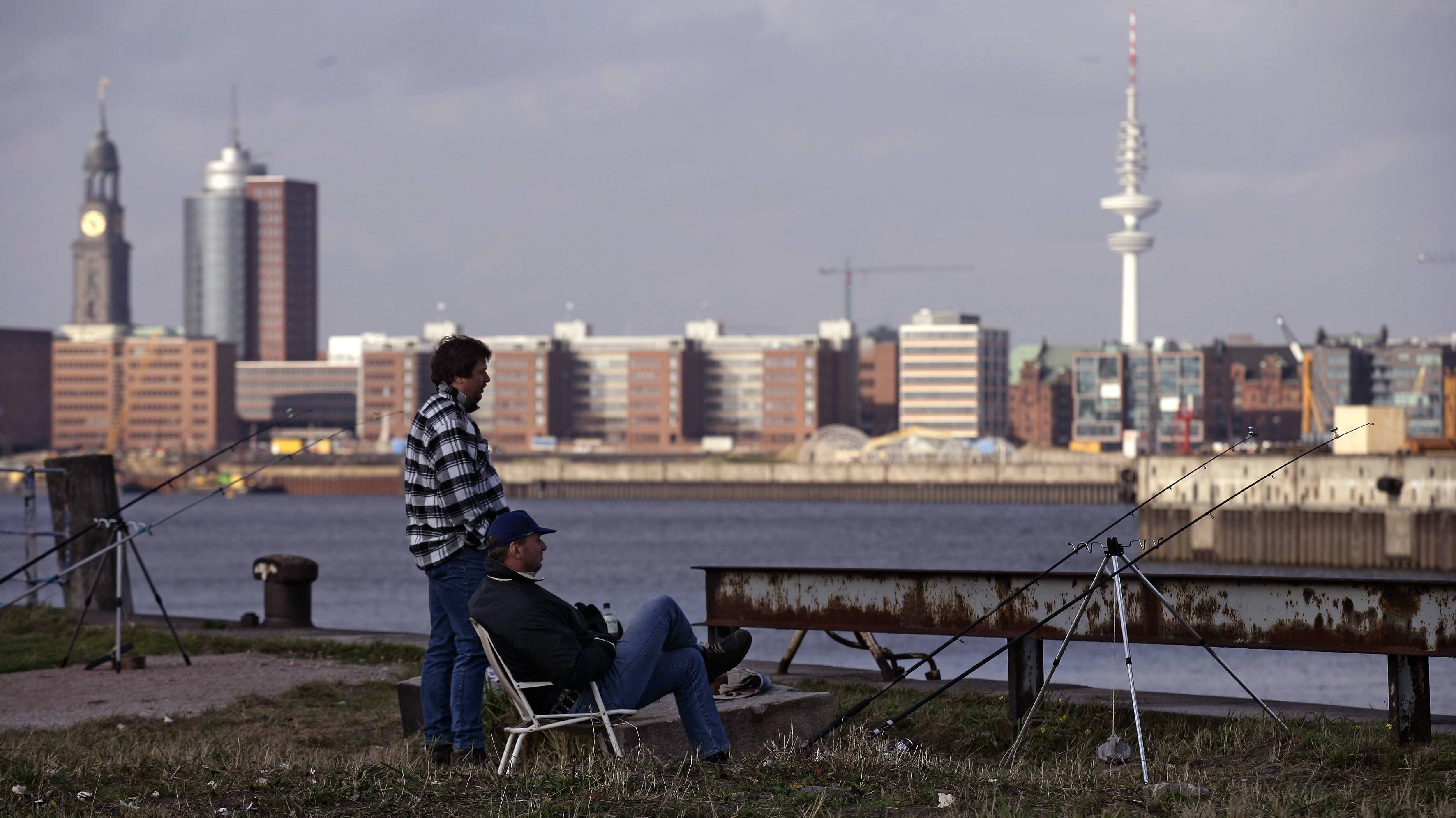 Entdecken Sie die besten Angelzeiten und Orte für die Zandersaison 2025 in Hamburg. Erfahren Sie mehr über die rechtlichen Rahmenbedingungen, Ausrüstungstipps und praktische Ratschläge für ein erfolgreiches Angelerlebnis. … <a href="https://praxistipps.focus.de/zandersaison-2025-in-hamburg-zu-diesen-zeiten-koennen-sie-angeln_187786"> ... mehr</a>
