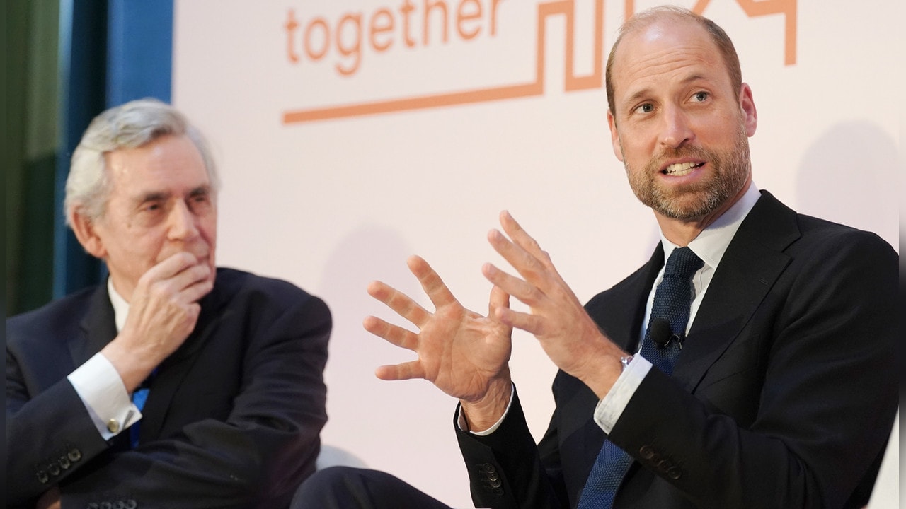 Gordon Brown (li.) und Prinz William in Sheffield.
