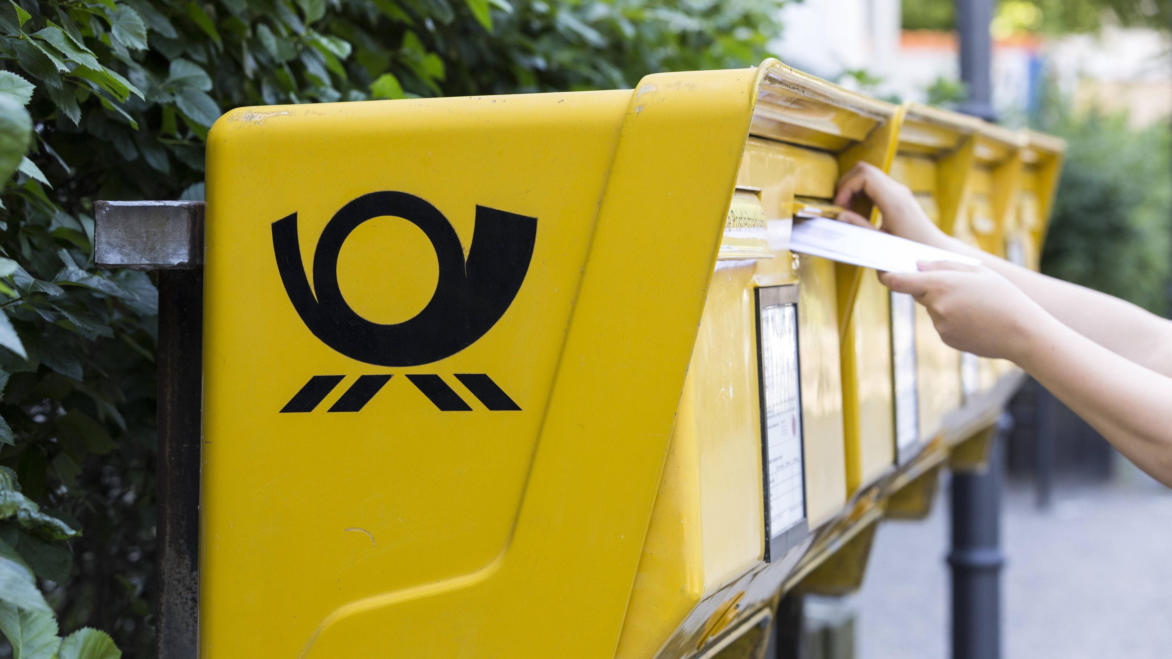 Mit der nationalen Bücher- und Warensendung der Deutschen Post lassen sich am besten Kataloge sowie kleinere Produkte versenden. … <a href="https://praxistipps.focus.de/buecher-und-warensendung-deutsche-post-so-funktionierts_123345"> ... mehr</a>