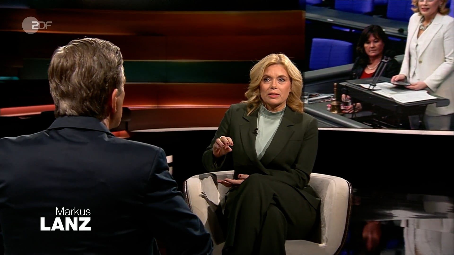 Klöckner greift zum Telefonhörer, wenn sie Pöbel-Mails bekommt