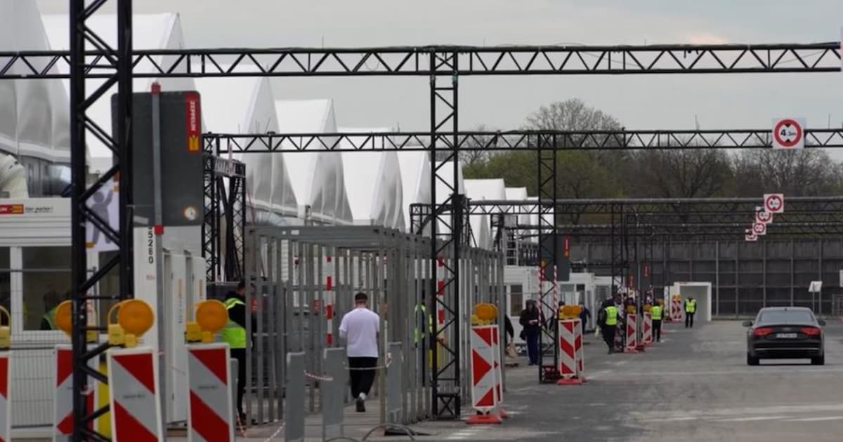 Berlin macht größte Unterkunft für Ukrainer dicht - etwa 1500 Flüchtlinge ...