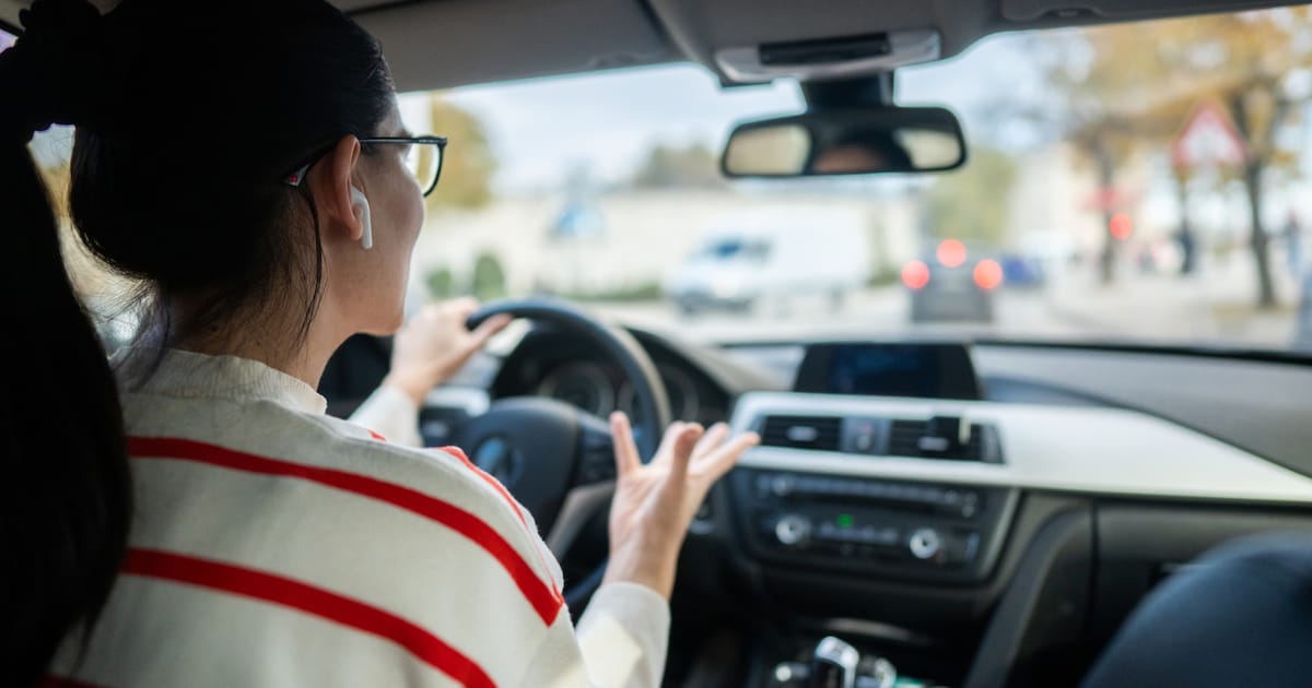US-Frau entleert sich nach Streit auf fremden Auto und „geht einfach Heim“