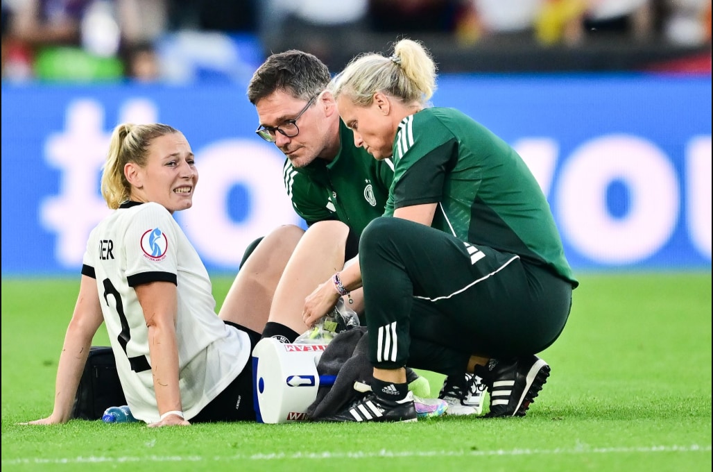 Il difensore Sarai Linder è pronto a sfidare i campioni del mondo della Spagna.