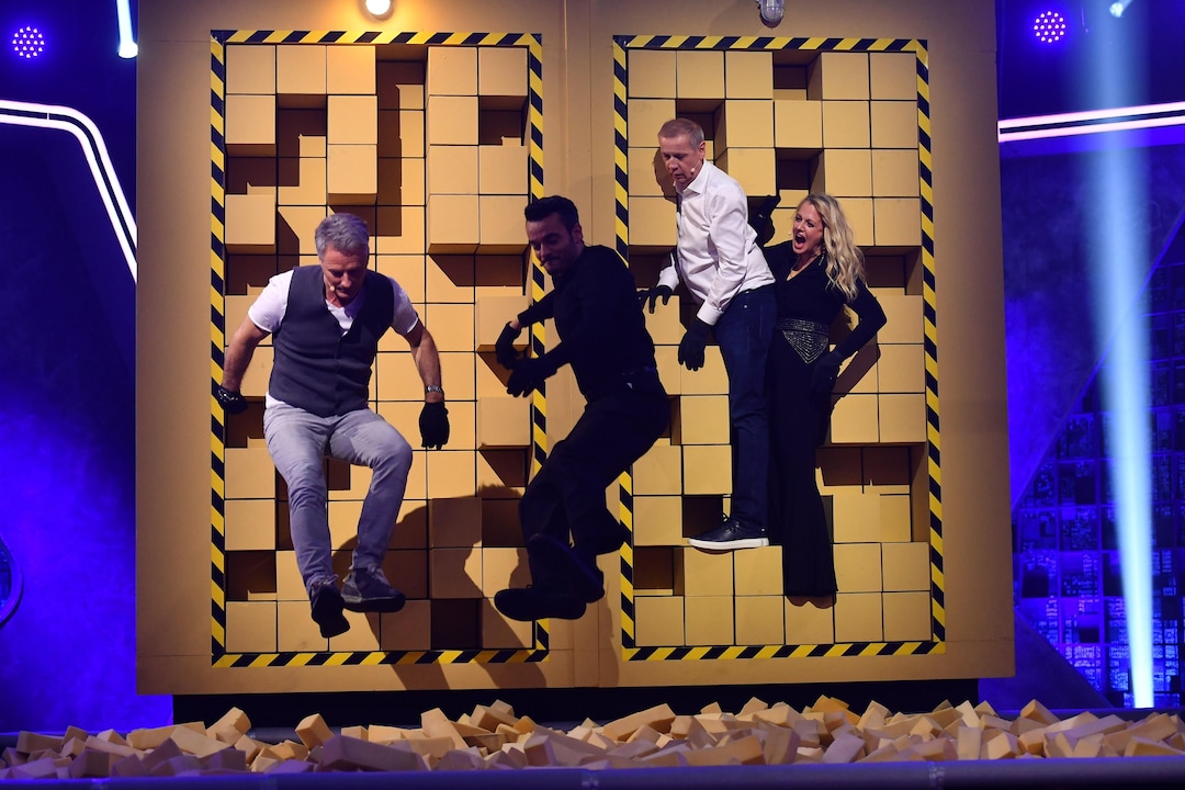 Und da passiert es: Zarrella und Pilawa springen von der Wand.