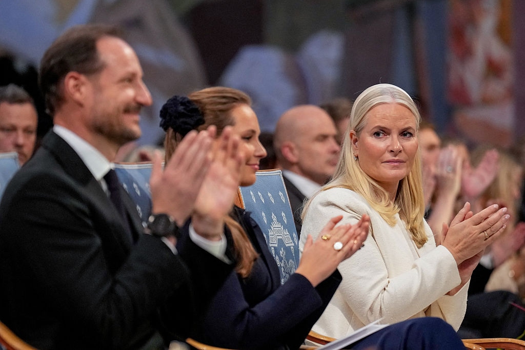 Haakon von Norwegen, Prinzessin Ingrid-Alexandra und Mette-Marit von Norwegen am 10. Dezember 2025