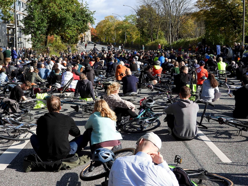 800 Menschen sind zur Mahnwache für Wanda Perdelwitz gekommen