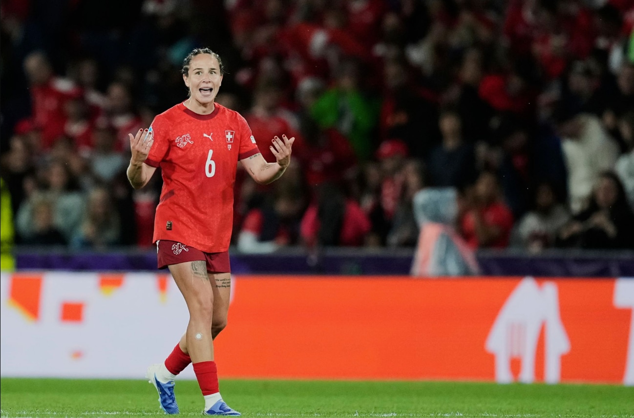 Anche la svizzera Geraldine Reuteler vuole festeggiare contro la Finlandia.